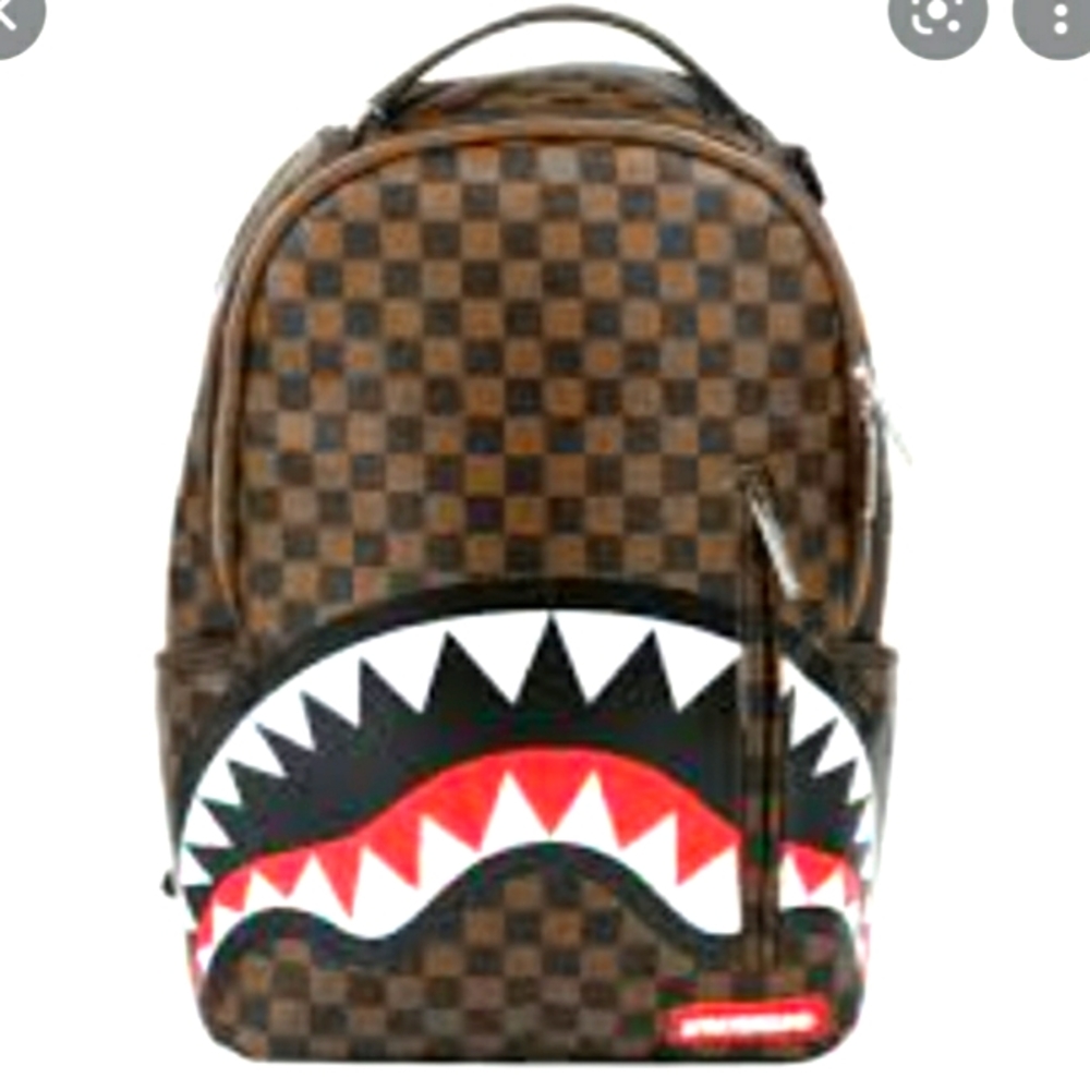 🔥🔥SLEEK SHARKS IN PARIS SPRAYGROUND BACKPACK 🔥🔥 LAST ONE LEFT ! LTD EDITION